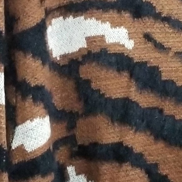 New!! Plus‎ Eyelash fuzzy tiger striped coat plus - Picture 3 of 6